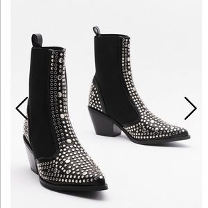 Stud low cut cowgirl boots